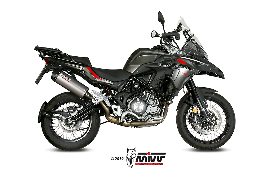 Mivv Slip-On Oval Titan con tapa carbono Benelli TRK 502 X 2018-24