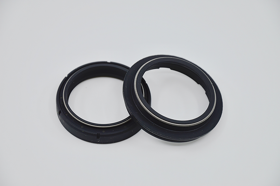 SKF Retén y guardapolvo color negro Kayaba 43x55.1x9